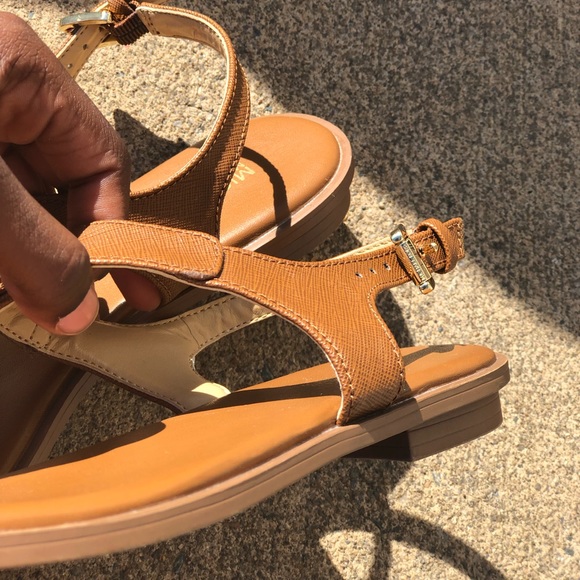 Micheal Kors Sandals set - Picture 5 of 12